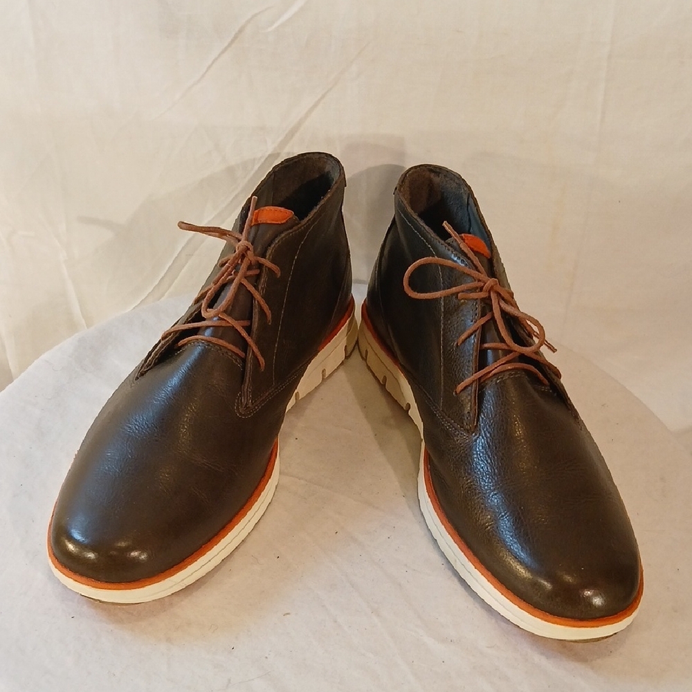 Like New Timberland Brown Leather White Rubber Bottom Shoes